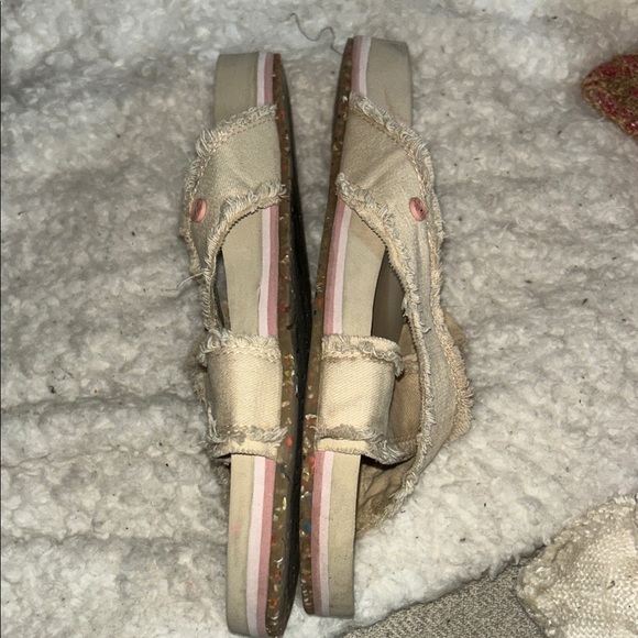 Vionic Cream Cross-Strap Sandals - Picture 6 of 9